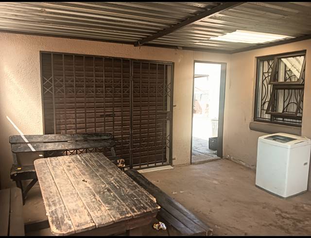 3 BEDROOM FREEHOLD FOR SALE IN WINDMILL PARK